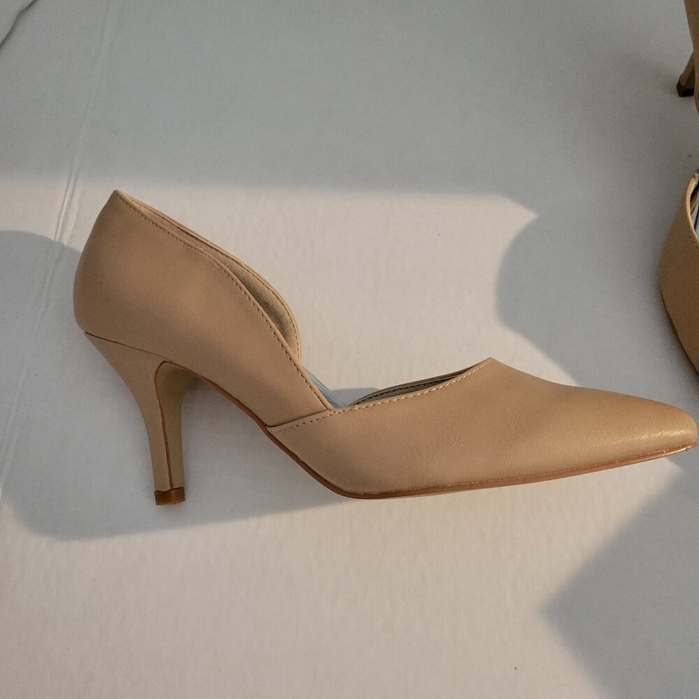 Calico KiKi "Karissa" Tan colored dress shoes, new in box,size 8